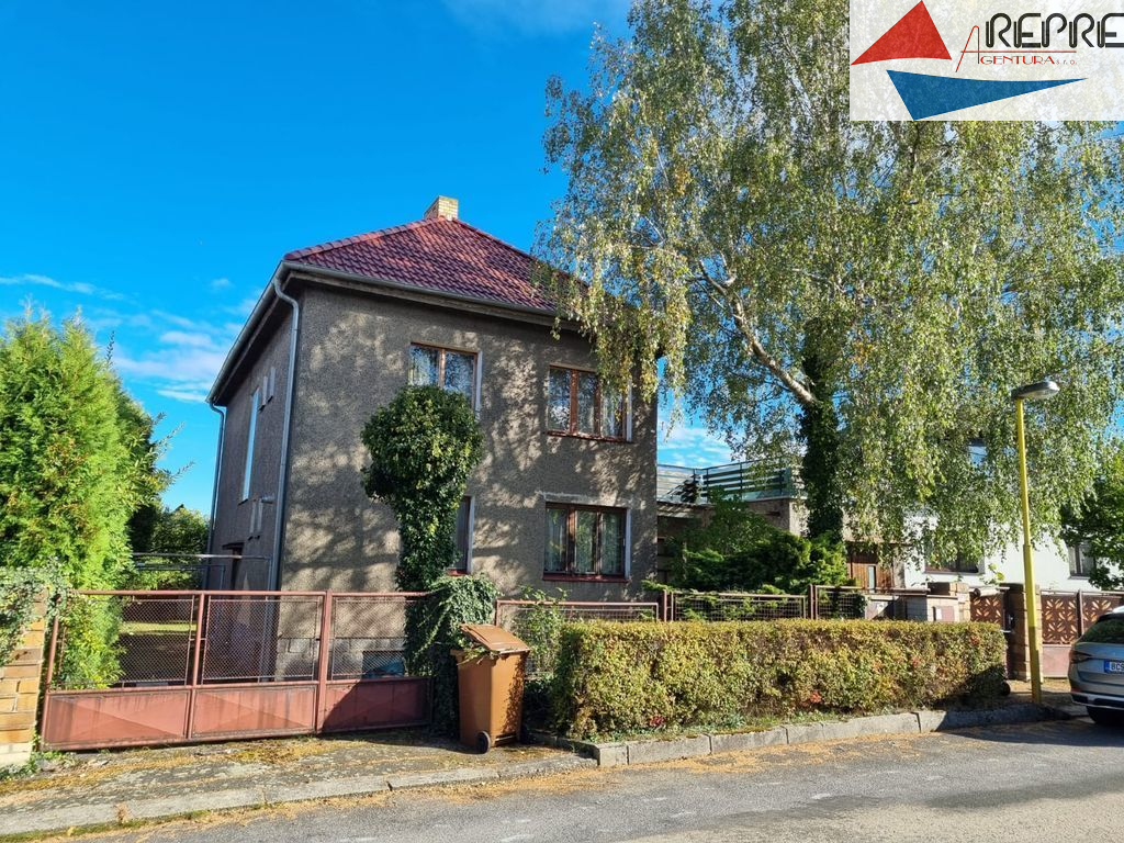 Uhlířské Janovice - prodej rodinné vily - titulní obrázek